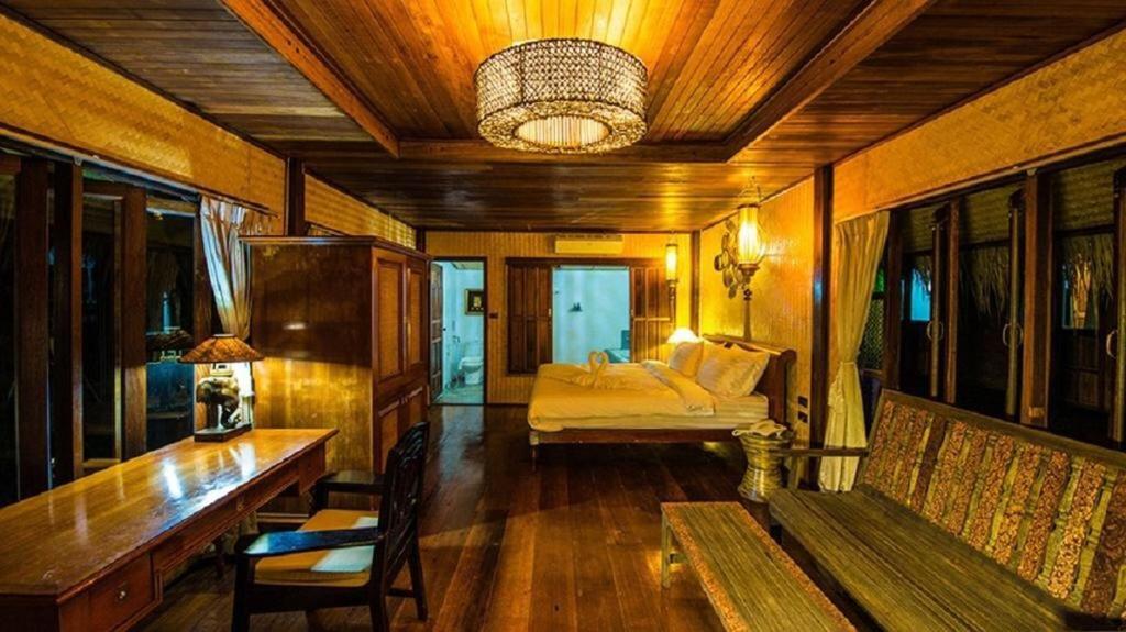 Bora Bora Villa Phuket Chalong Esterno foto